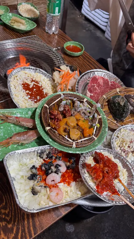 다양한 해산물과 곁들임 메뉴