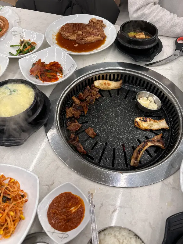 갈비와 함께 즐기는 푸짐한 한 상 차림