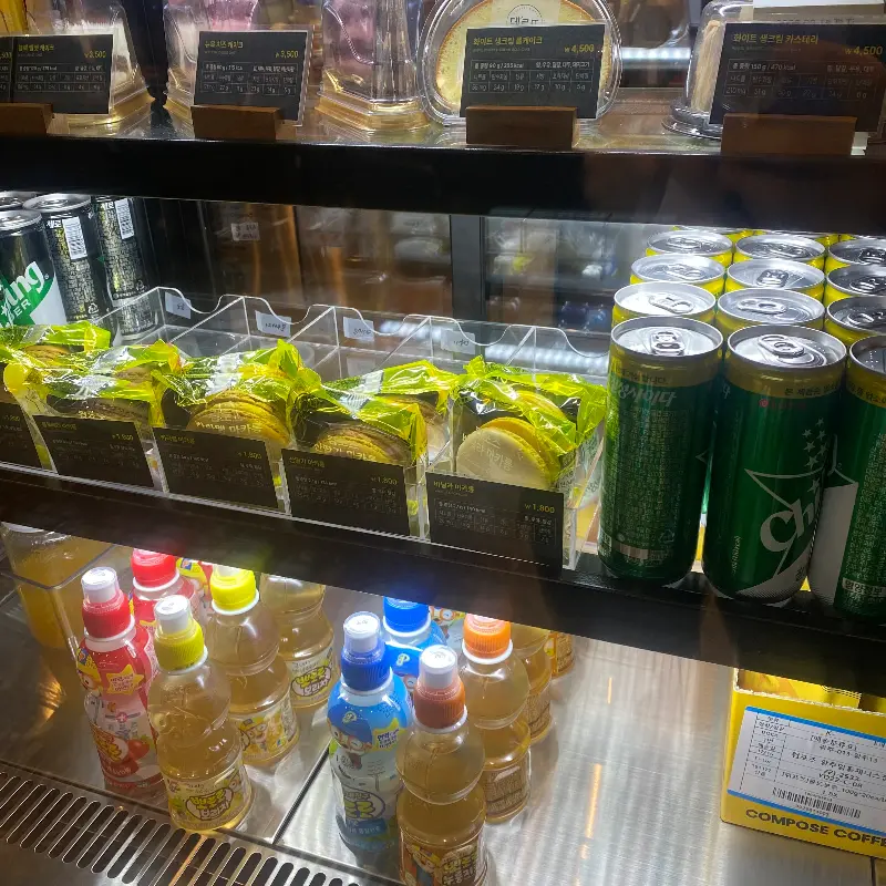 컴포즈커피 디저트 쇼케이스