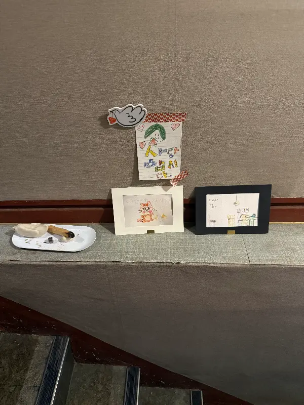 다양한 종류의 차와 디저트