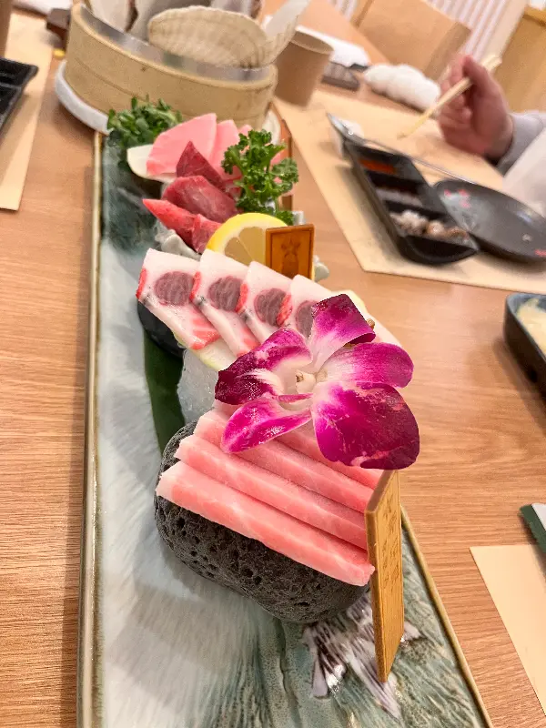 입에서 살살 녹는 참치회