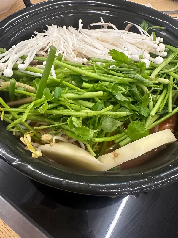 신선한 야채가 듬뿍 담긴 등촌샤브칼국수