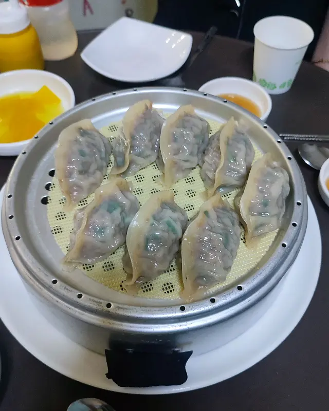 찜기에 쪄서 나온 손만두