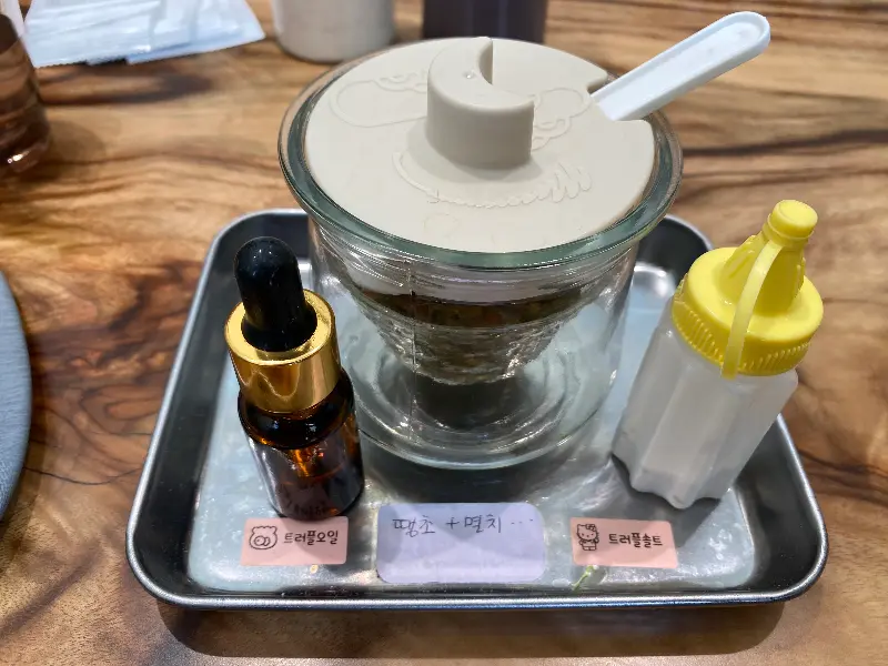 돈까스와 곁들여 먹는 소스들