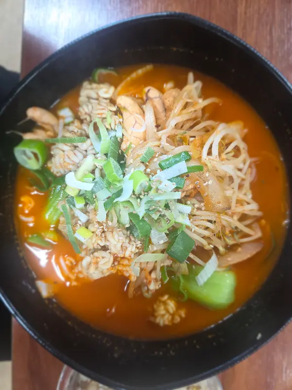 해물이 가득한 삼선짬뽕