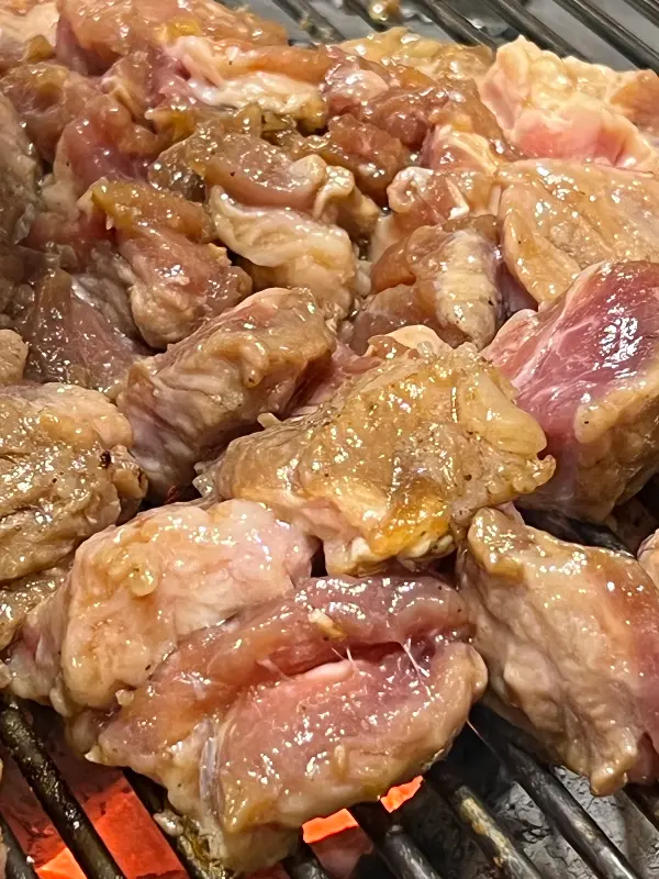 숯불에 구워지는 꽃돼지 양념구이