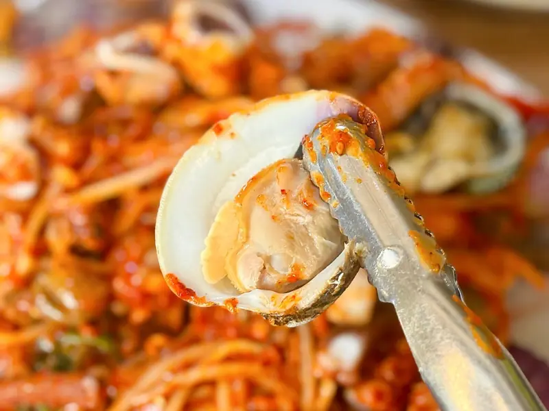 해물탕 속 조개