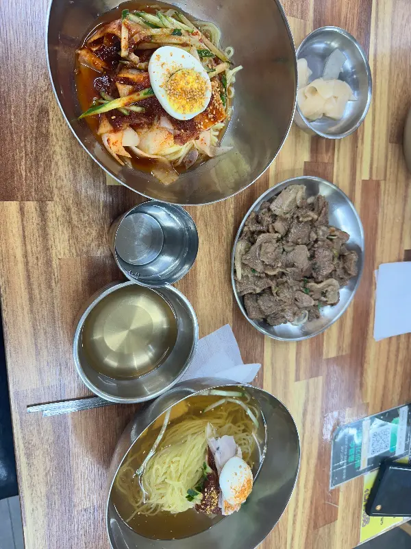 물밀면, 비빔밀면, 석쇠불고기 항공샷