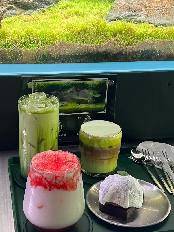 디저트와 말차라떼