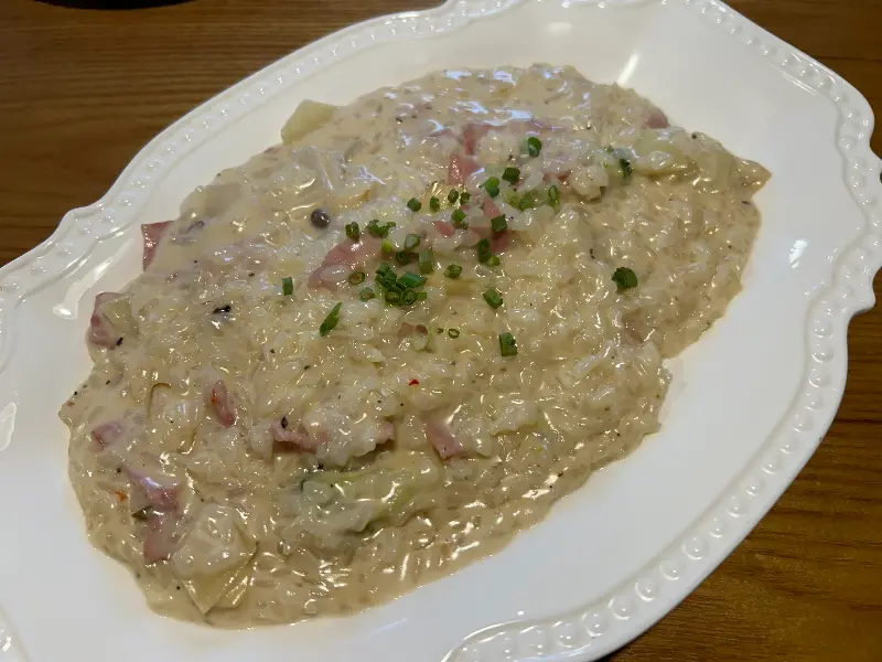 풍성한 크림 소스가 인상적인 파스타