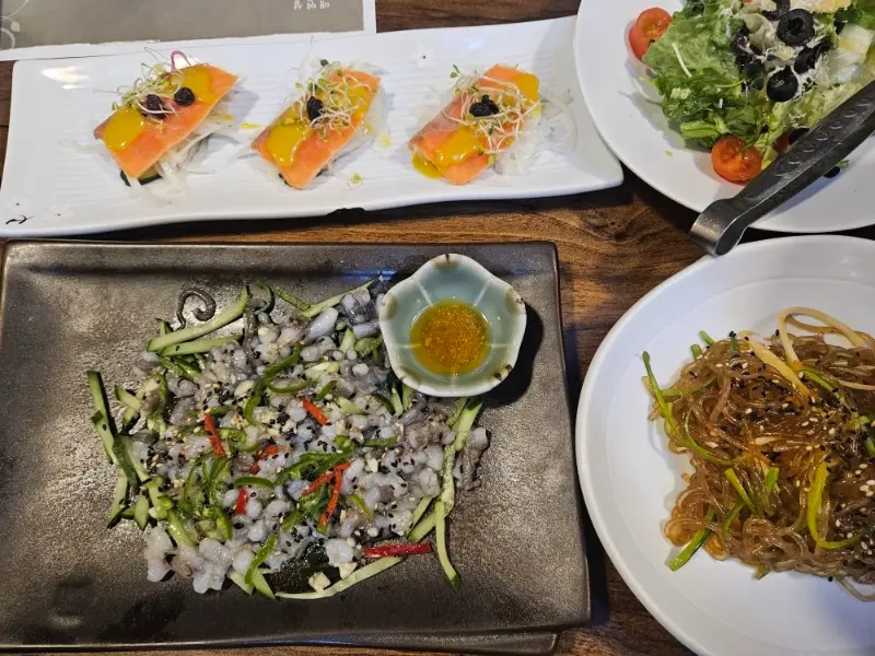 입맛 돋우는 낙지물회