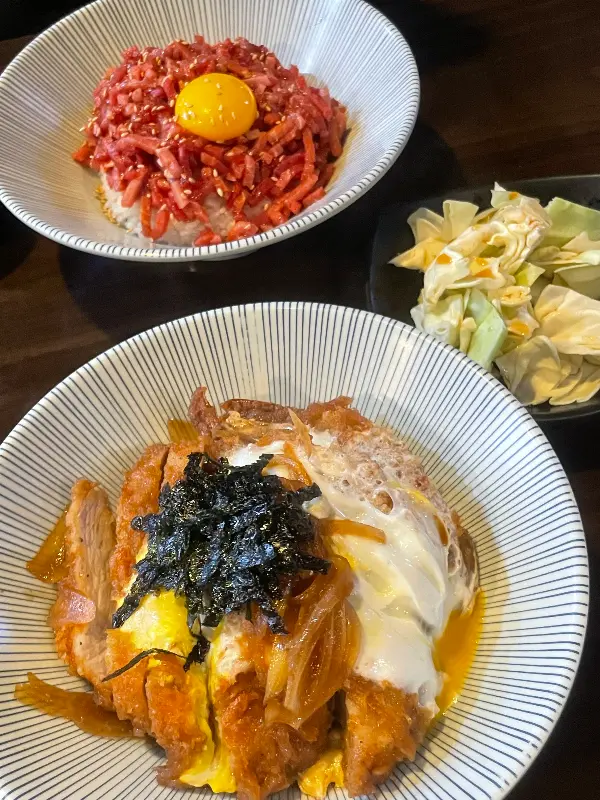 유케동과 김치치즈가츠동