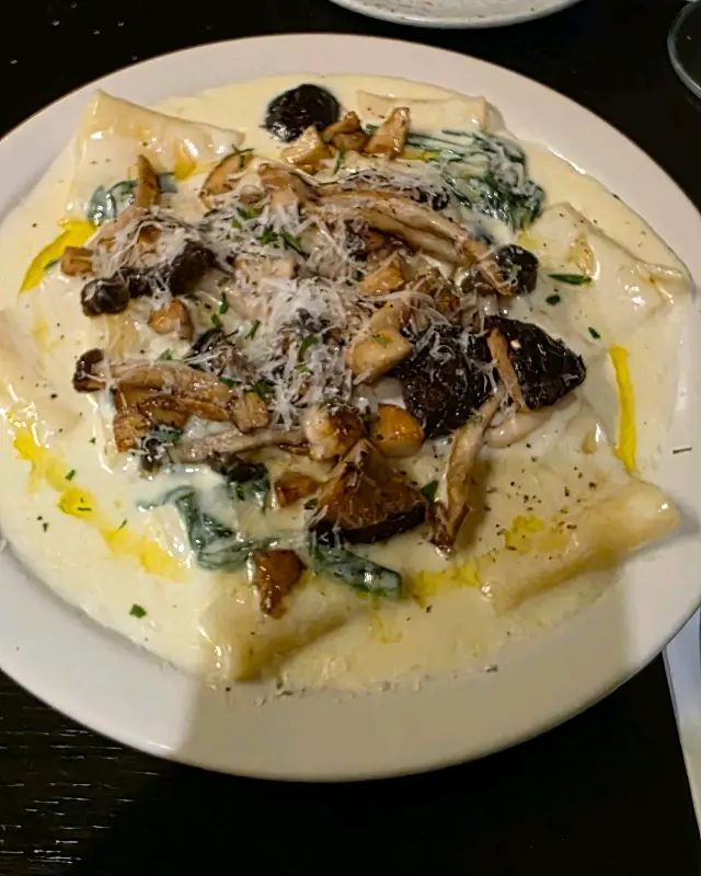 버섯이 가득한 파스타