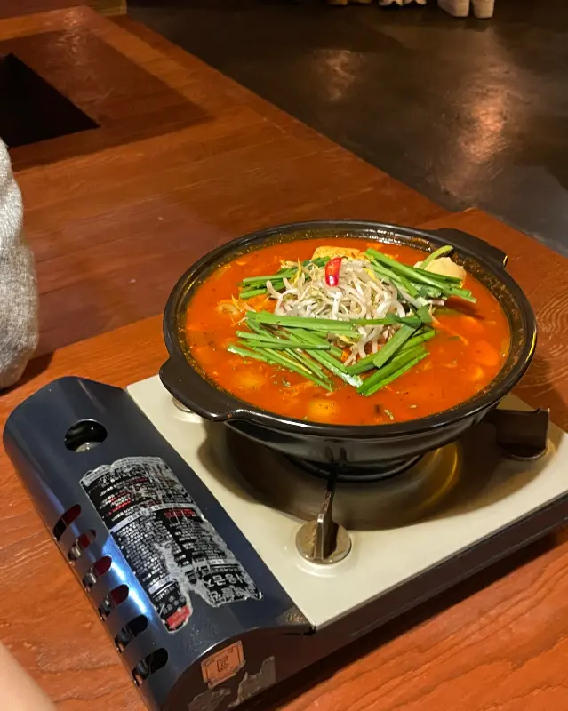 보글보글 끓는 양지차돌순두부짬뽕