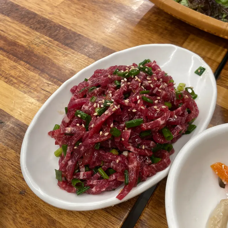 영양 숯불갈비 육회