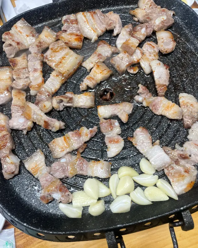 잘 구워진 뒷고기