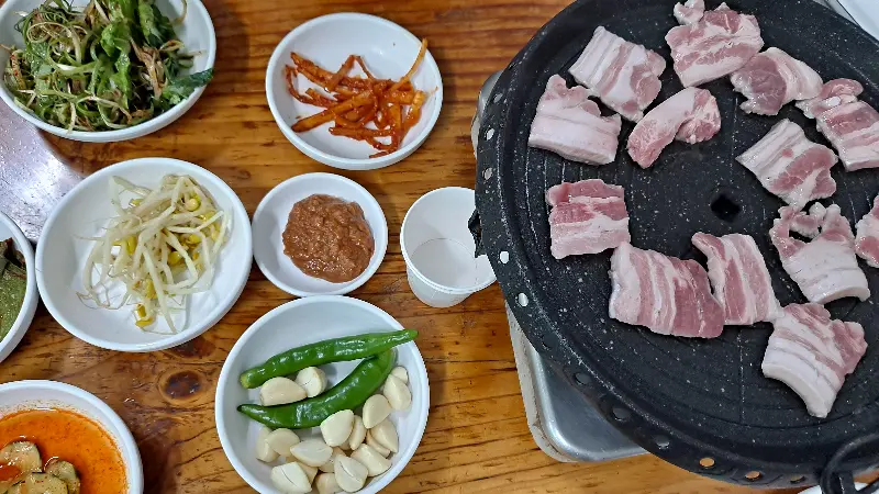 고기와 밑반찬 항공샷