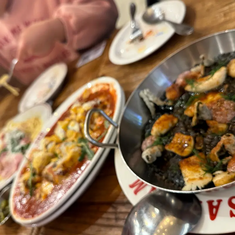 음식이 놓여진 테이블