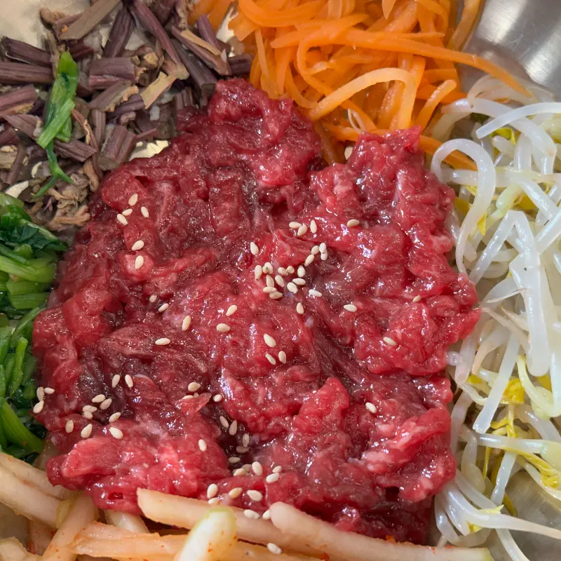 보기만 해도 군침이 도는 육회비빔밥