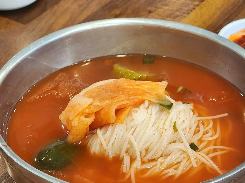 오이소박이국수 근접샷