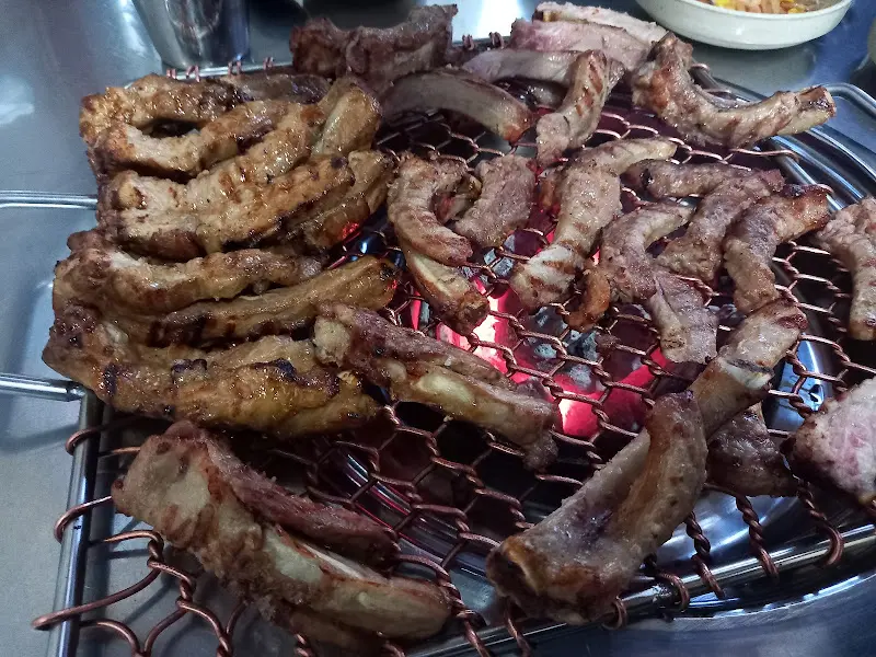 윤대감 숯불등갈비의 소금구이와 양념구이