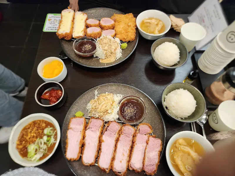 희희카츠 전체 상차림