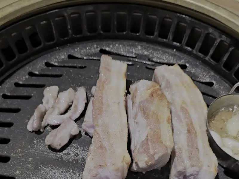 김치찌개, 된장죽 등 다양한 식사 메뉴