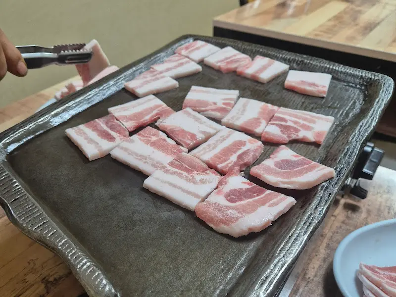 불판 위의 삼겹살