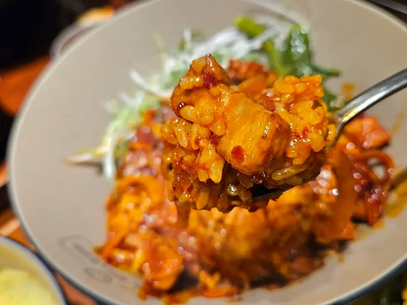 돼지고기 덮밥 한 숟갈