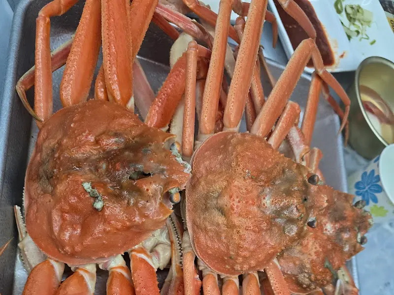 붉은 빛깔을 뽐내는 털보선장네 박달대게