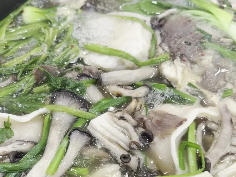 보글보글 끓고 있는 만두전골