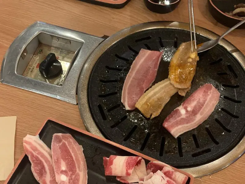 불판 위의 꽃삼겹