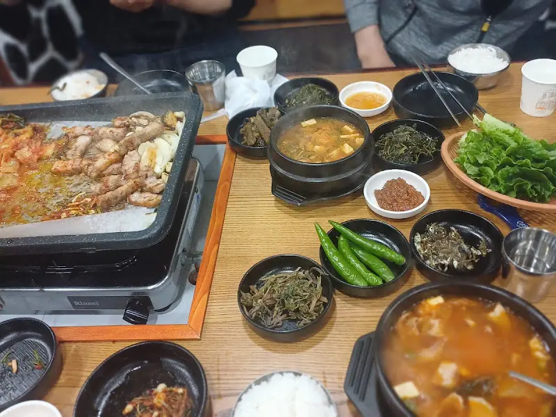 금돈가의 푸짐한 한상차림