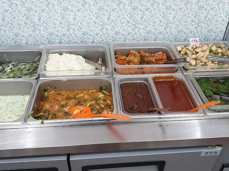 다양한 뷔페 음식