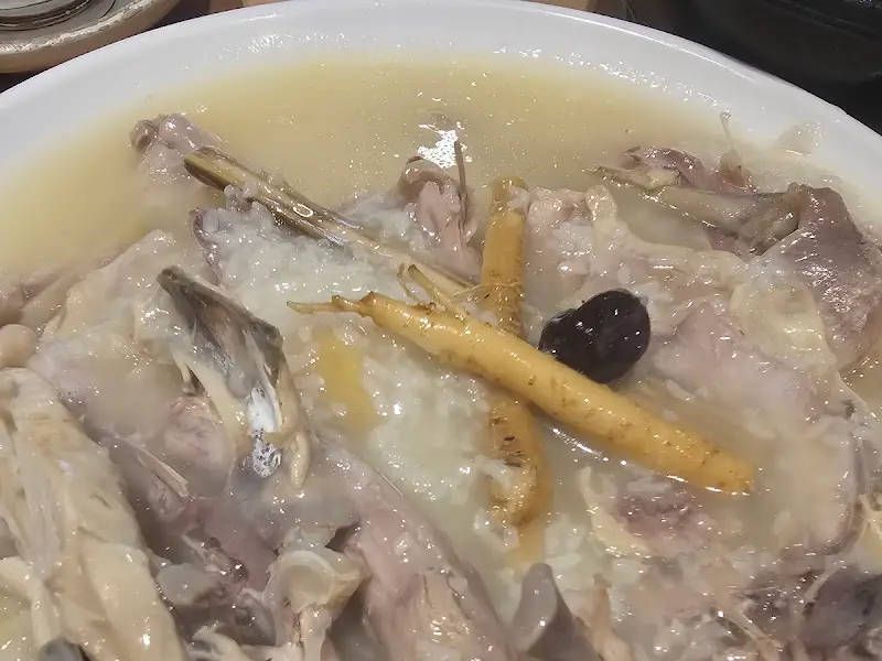 푸짐한 누룽지 백숙