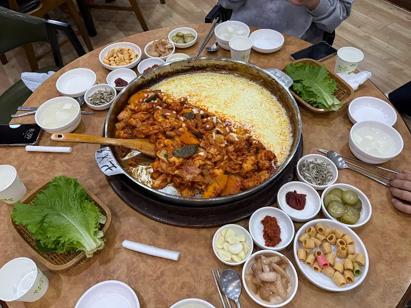 닭갈비 한 상 차림