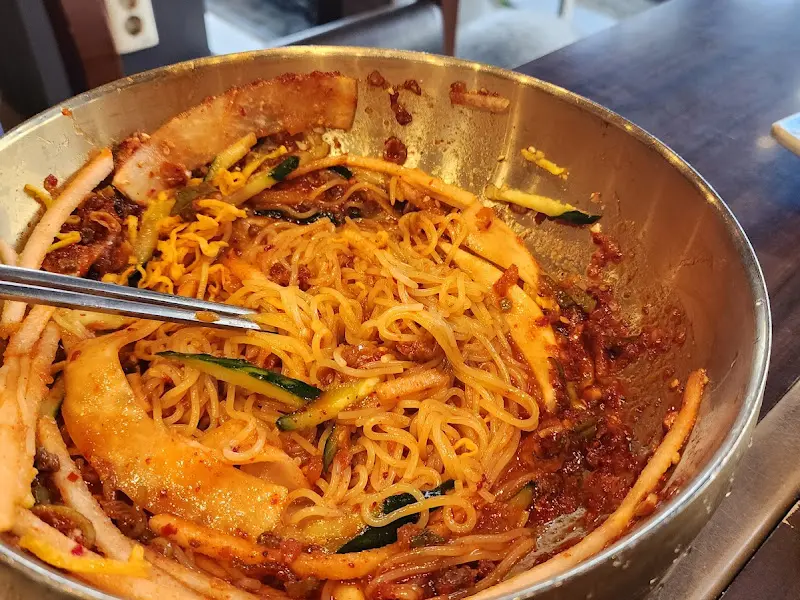 비빔 밀면