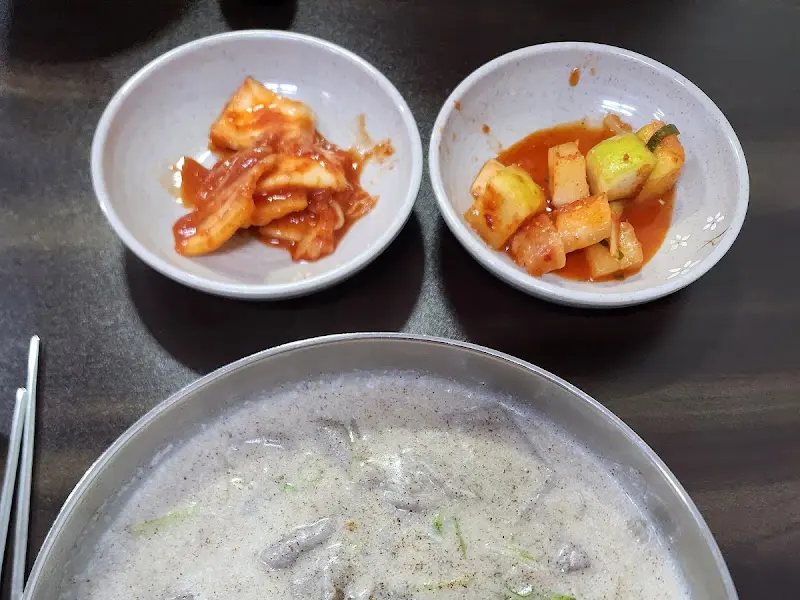 순임이네 손칼국수 깍두기와 김치
