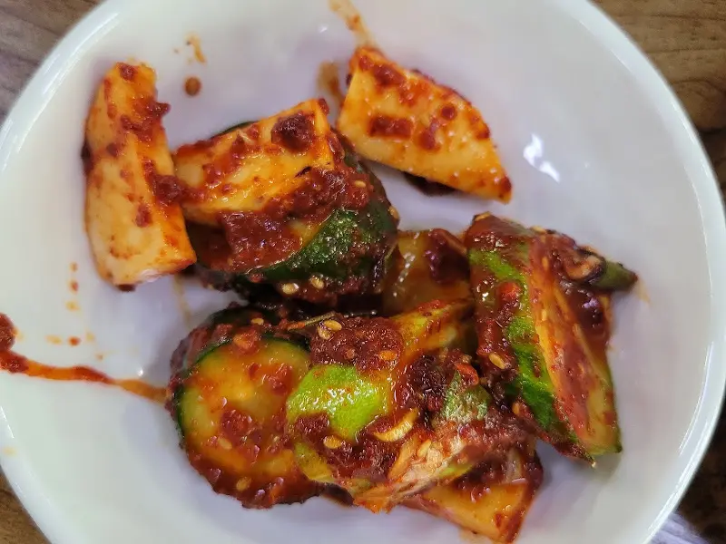 매콤달콤 오이무침