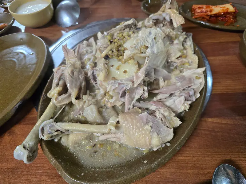 삶은 닭 한 마리