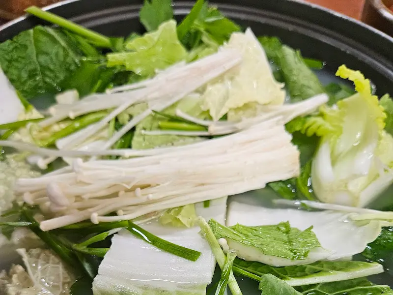 닭샤브샤브 채소 근접샷