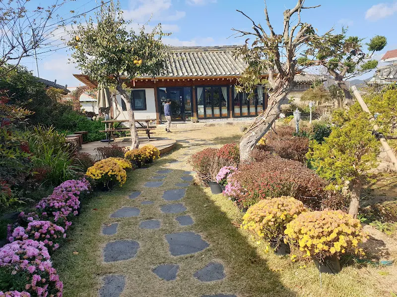 카페 외부 정원