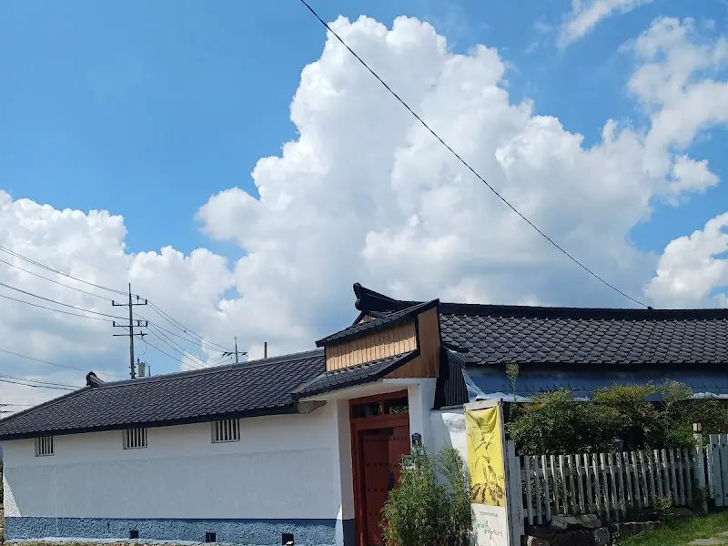 카페 외부 전경