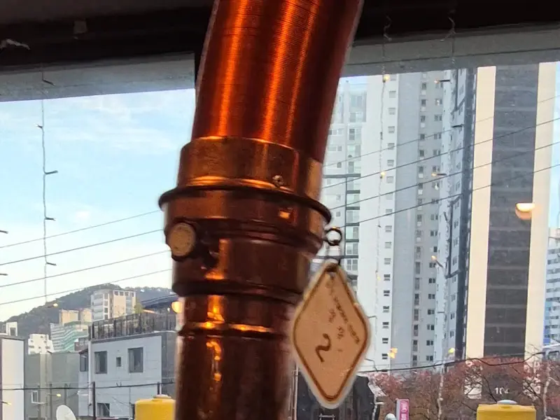 테이블마다 설치되어 있는 환풍기