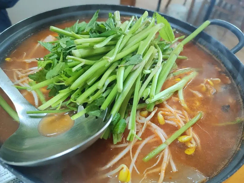 보글보글 끓는 복어 매운탕