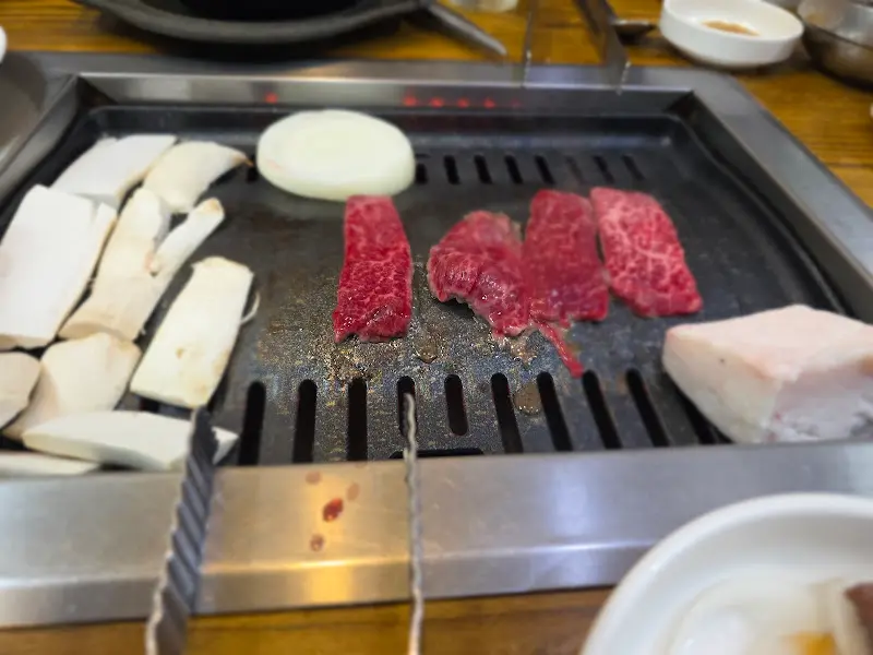 숯불에 구워먹는 생고기