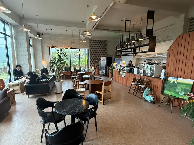카페 내부 전경
