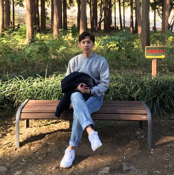 후배의 만족스러운 표정