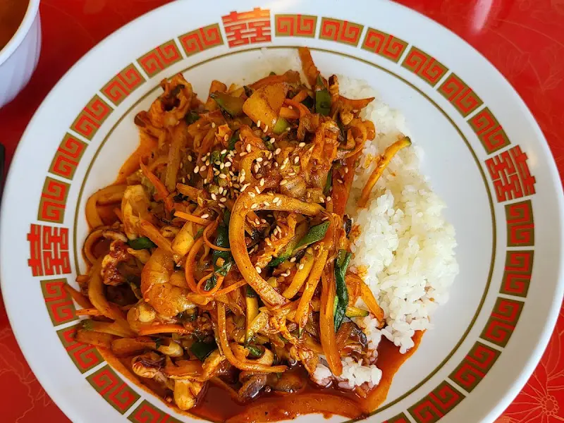 윤기 좔좔 흐르는 야끼밥