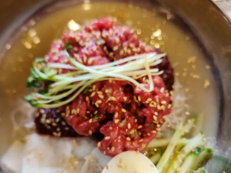 한마음정육식당 한우육회함흥냉면 근접샷